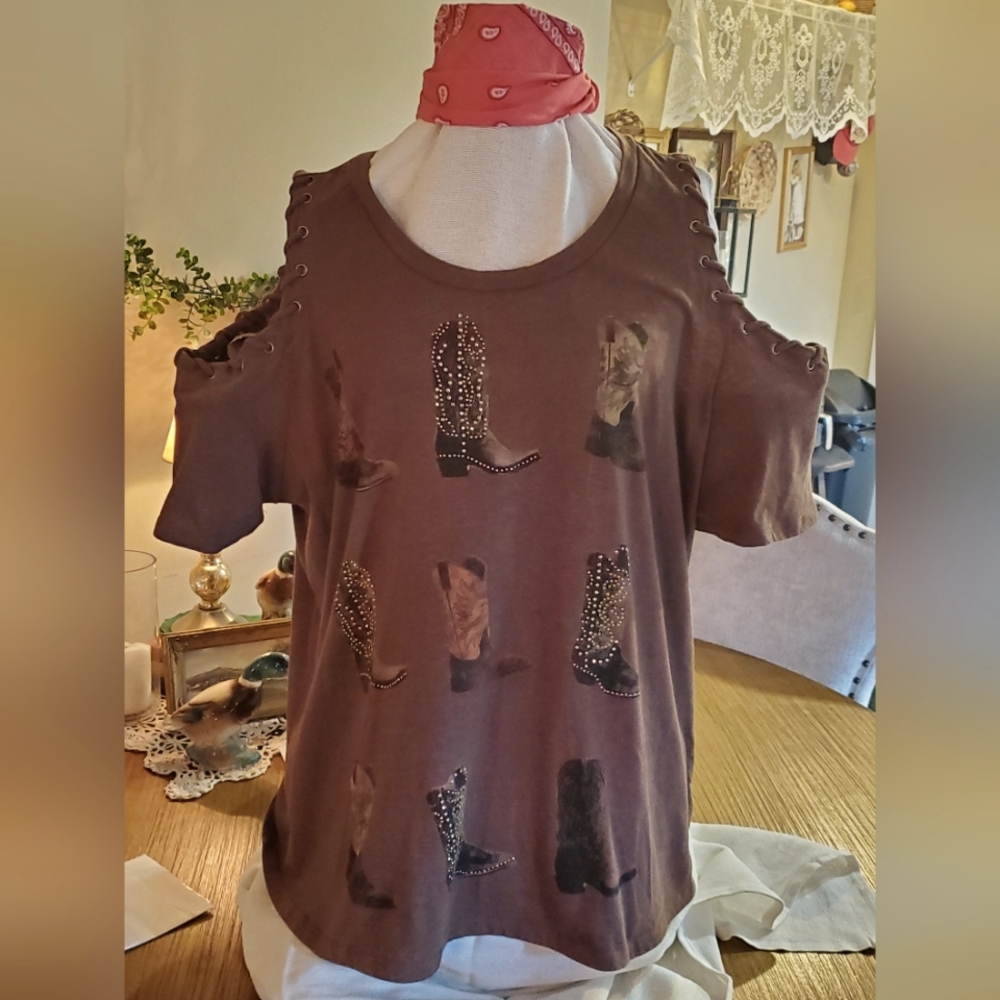 Joei + i Brown Cold Shoulder Top with Boot Print 2X